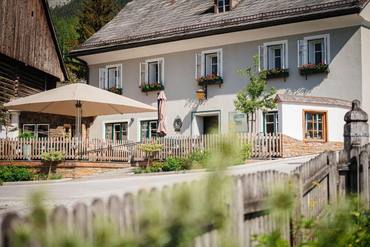 Mayer - Wirtshaus Und Dorfhotel Sankt Martin am Grimming エクステリア 写真