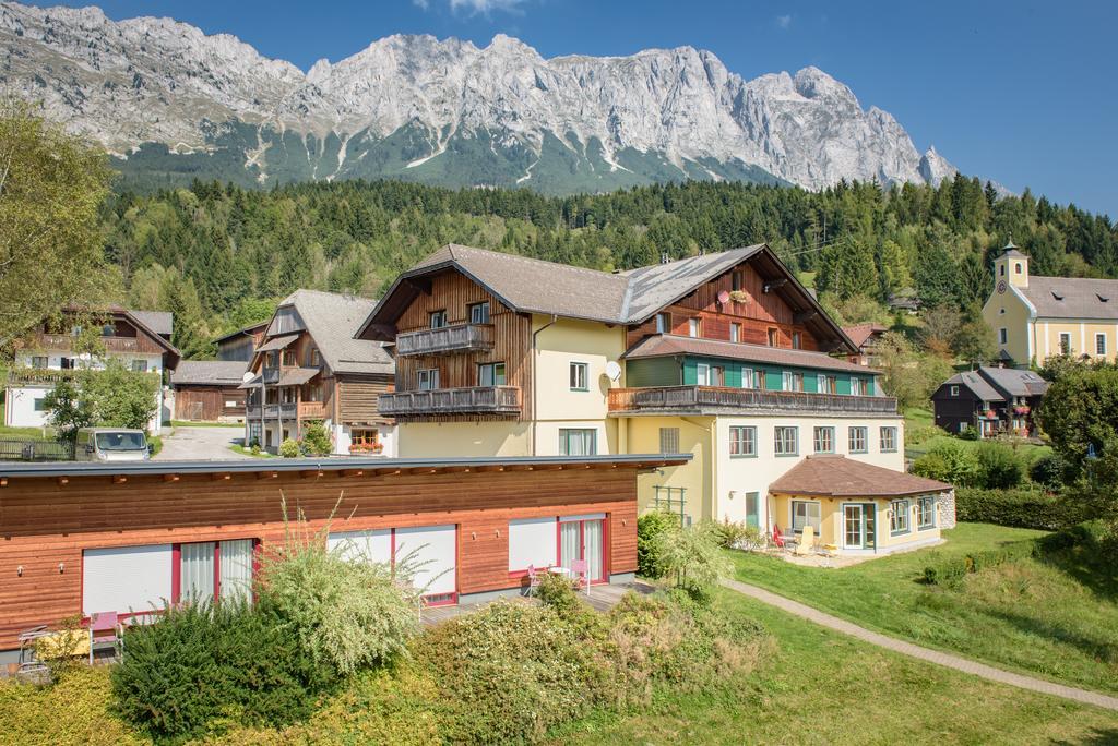 Mayer - Wirtshaus Und Dorfhotel Sankt Martin am Grimming エクステリア 写真