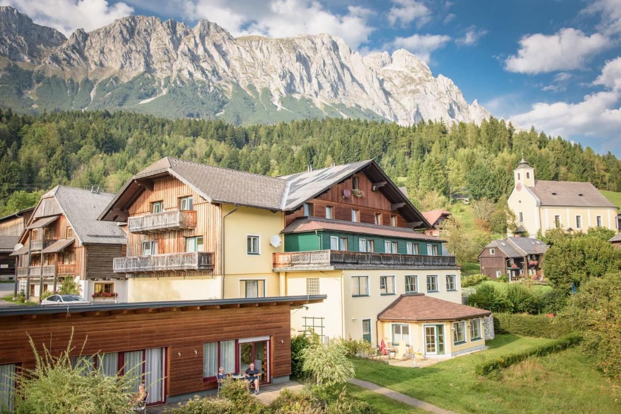 Mayer - Wirtshaus Und Dorfhotel Sankt Martin am Grimming エクステリア 写真