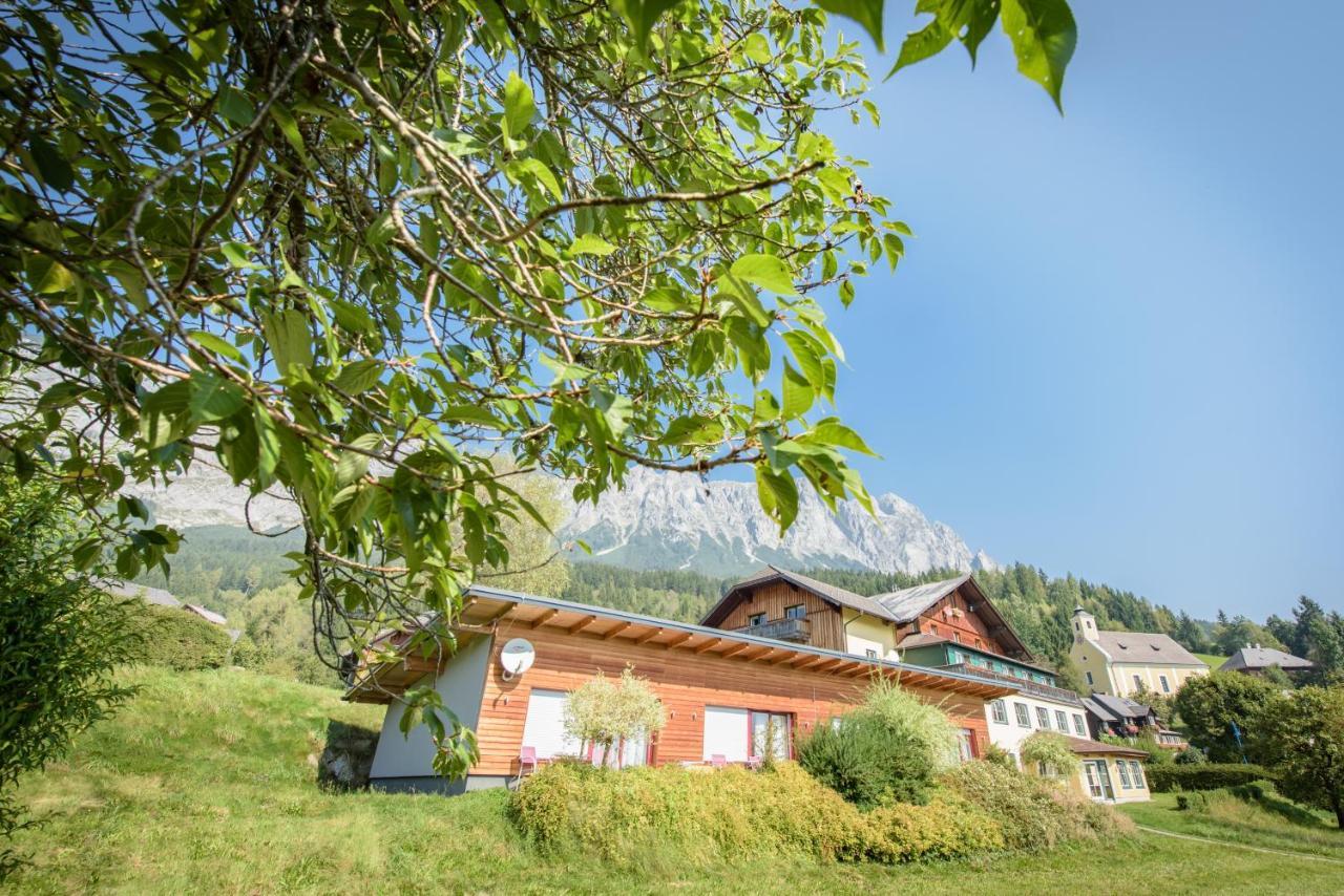 Mayer - Wirtshaus Und Dorfhotel Sankt Martin am Grimming エクステリア 写真