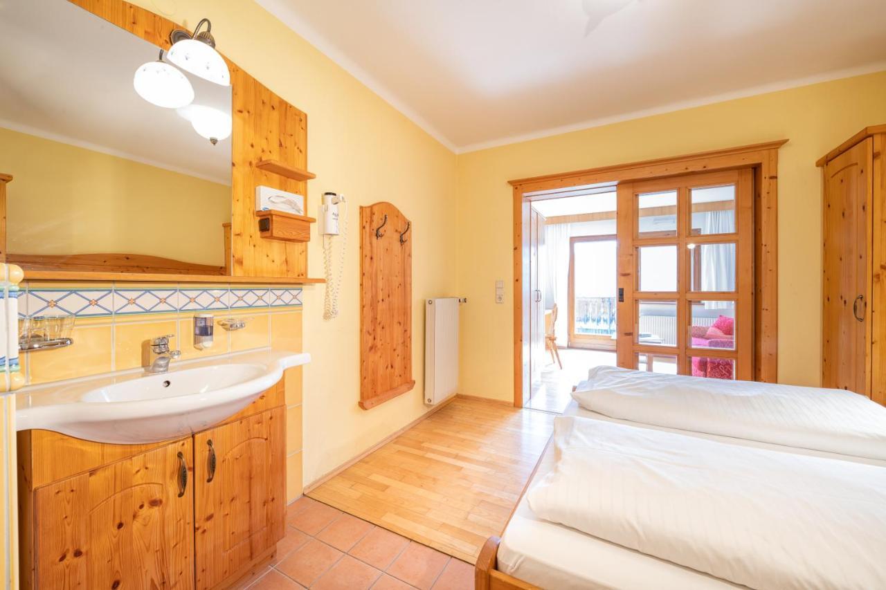 Mayer - Wirtshaus Und Dorfhotel Sankt Martin am Grimming エクステリア 写真